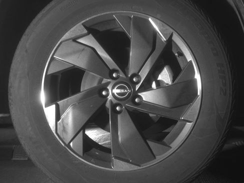 Used 2025 Nissan Rogue SV image 13