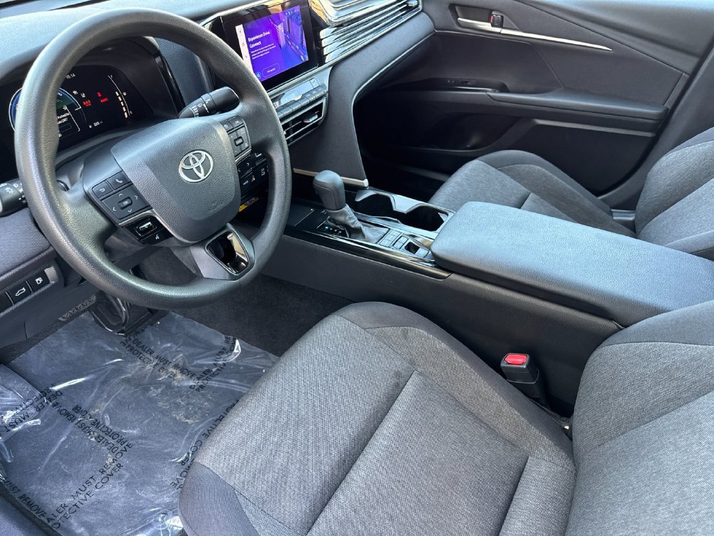 Used 2025 Toyota Camry LE FWD image 9