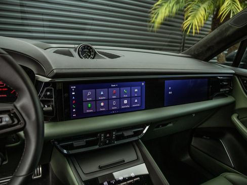Certified 2025 Porsche Macan Turbo Electric AWD/4WD image 18