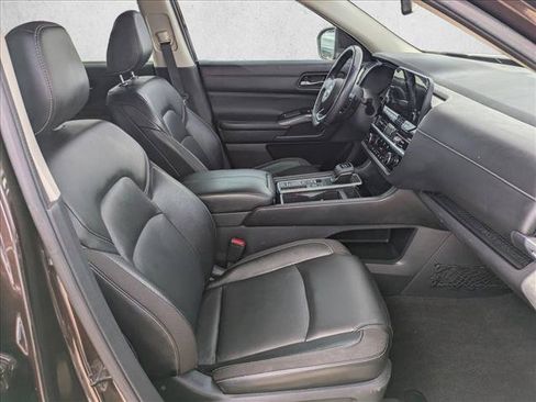 Used 2022 Nissan Pathfinder SL w/ Lighting Package (N92) FWD image 15