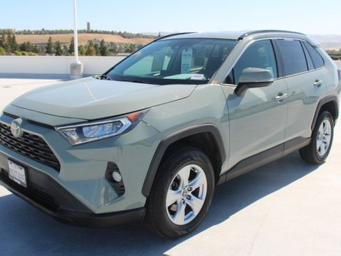 Used 2020 Toyota RAV4 XLE AWD/4WD image 6