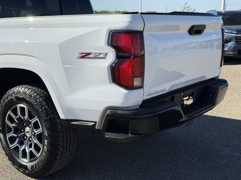 Used 2024 Chevrolet Colorado Z71 image 17