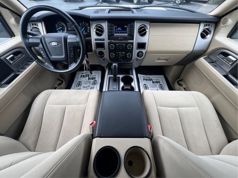 Used 2017 Ford Expedition XLT RWD image 3