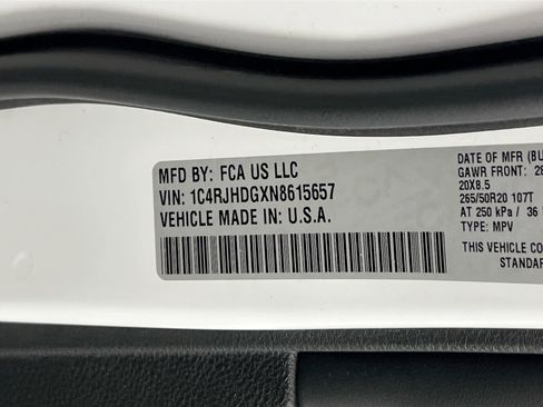 Used 2022 Jeep Grand Cherokee Overland w/ Luxury Tech Group IV AWD/4WD image 34