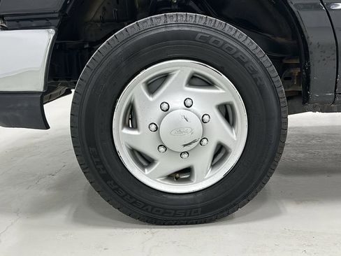 Used 2014 Ford E-150 and Econoline 150 w/ Power Group image 15