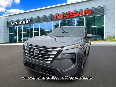 Used 2025 Nissan Rogue SV FWD image 2