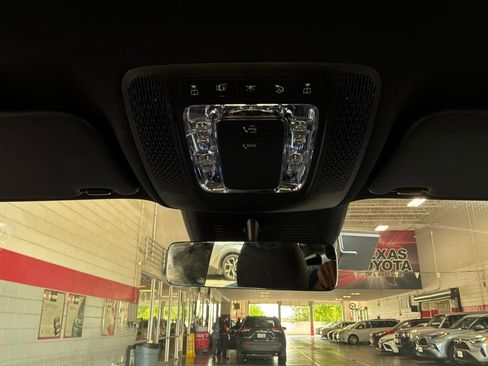 Used 2025 Mercedes-Benz GLA 250 image 16