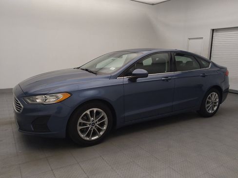 Used 2019 Ford Fusion SE FWD image 2