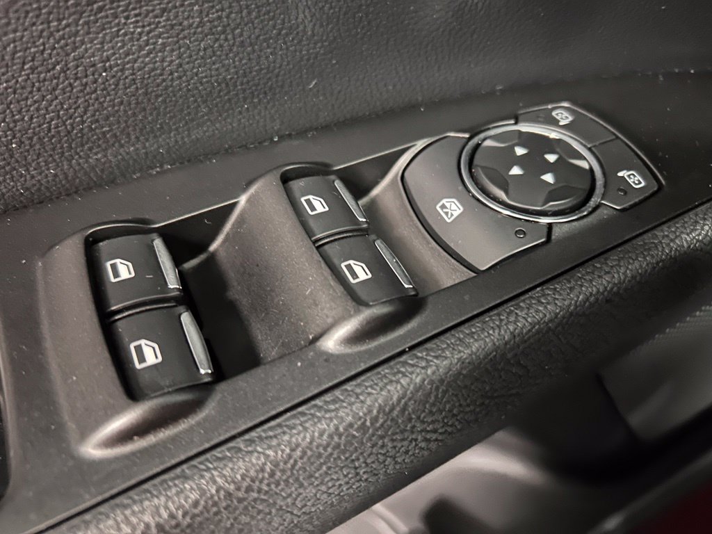 Used 2018 Ford Fusion SE w/ Fusion SE Technology Package FWD image 11