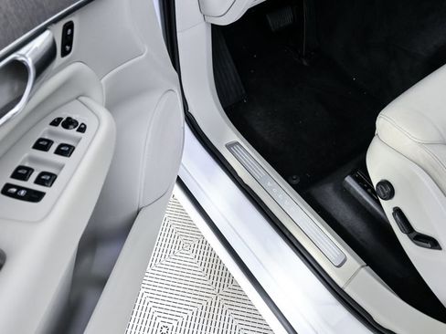 Certified 2023 Volvo XC90 B5 Plus image 9