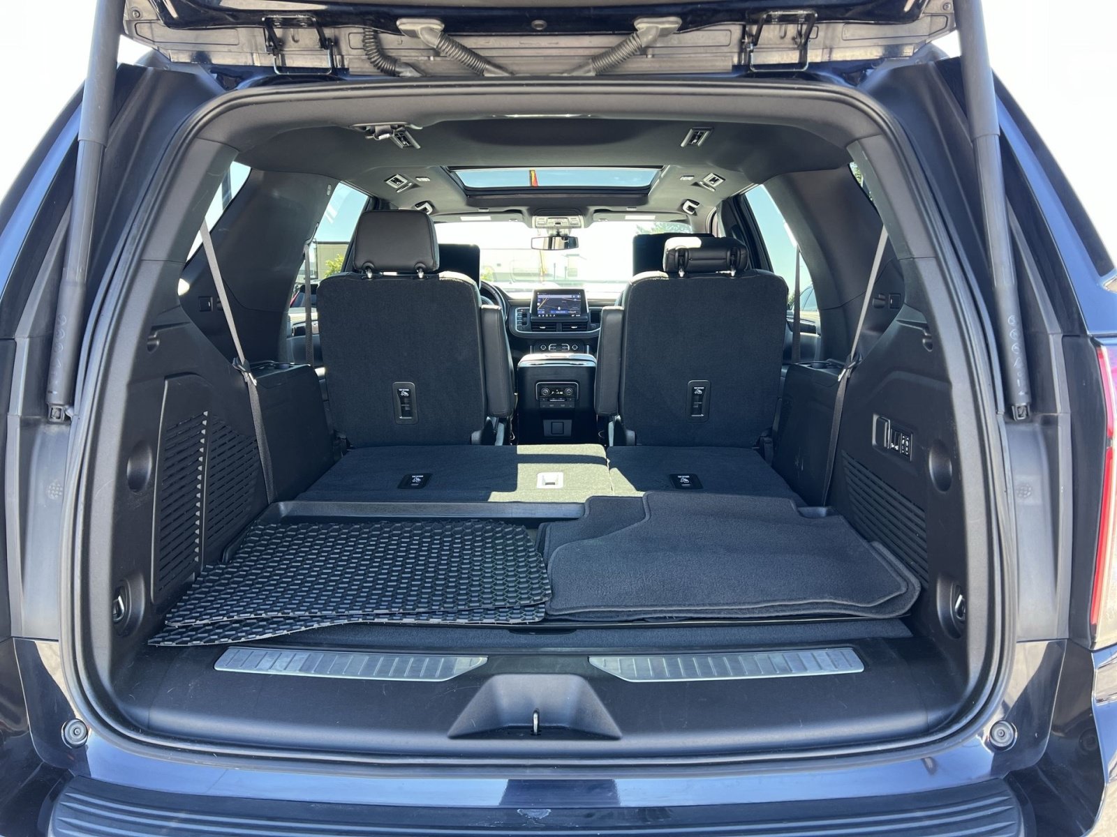 Used 2021 Chevrolet Tahoe RST w/ Luxury Package AWD/4WD image 28