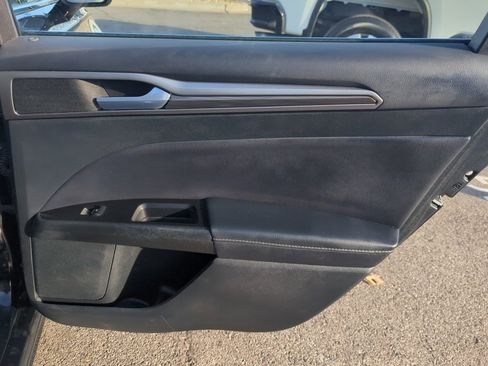 Used 2017 Ford Fusion SE image 31