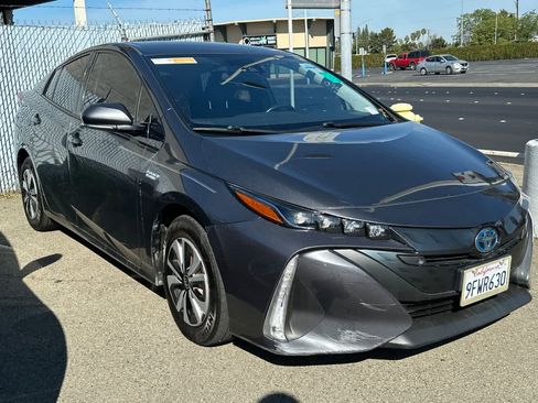 Used 2017 Toyota Prius Prime Plus image 3