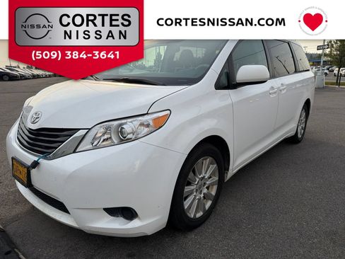 Used 2013 Toyota Sienna LE w/ Towing Pkg AWD/4WD image 1