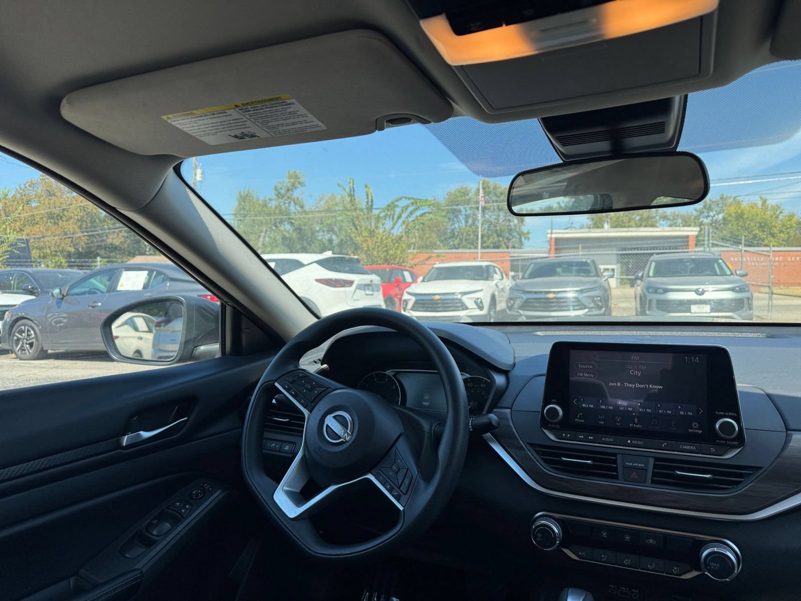 Used 2025 Nissan Altima 2.5 SV FWD image 33