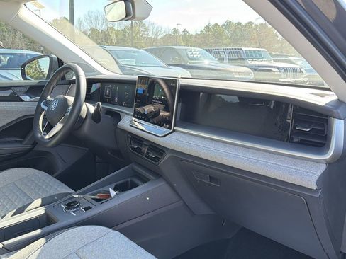 Used 2025 Volkswagen Tiguan S image 19