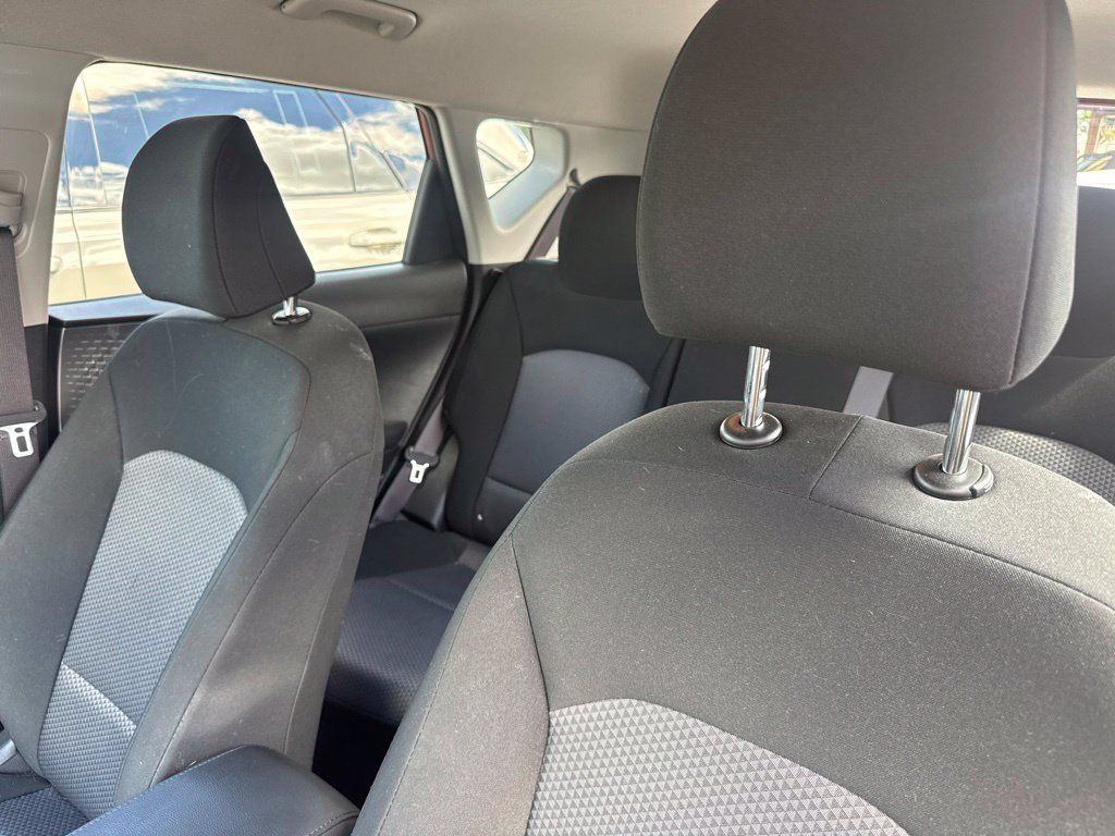 Used 2025 Kia Soul LX FWD image 4