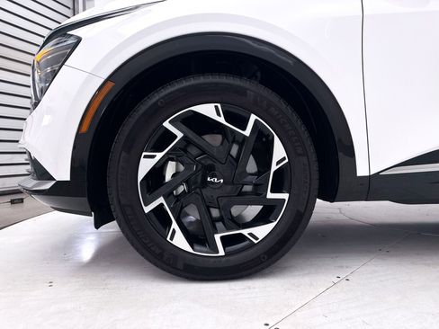 Certified 2025 Kia Sportage SX FWD image 17