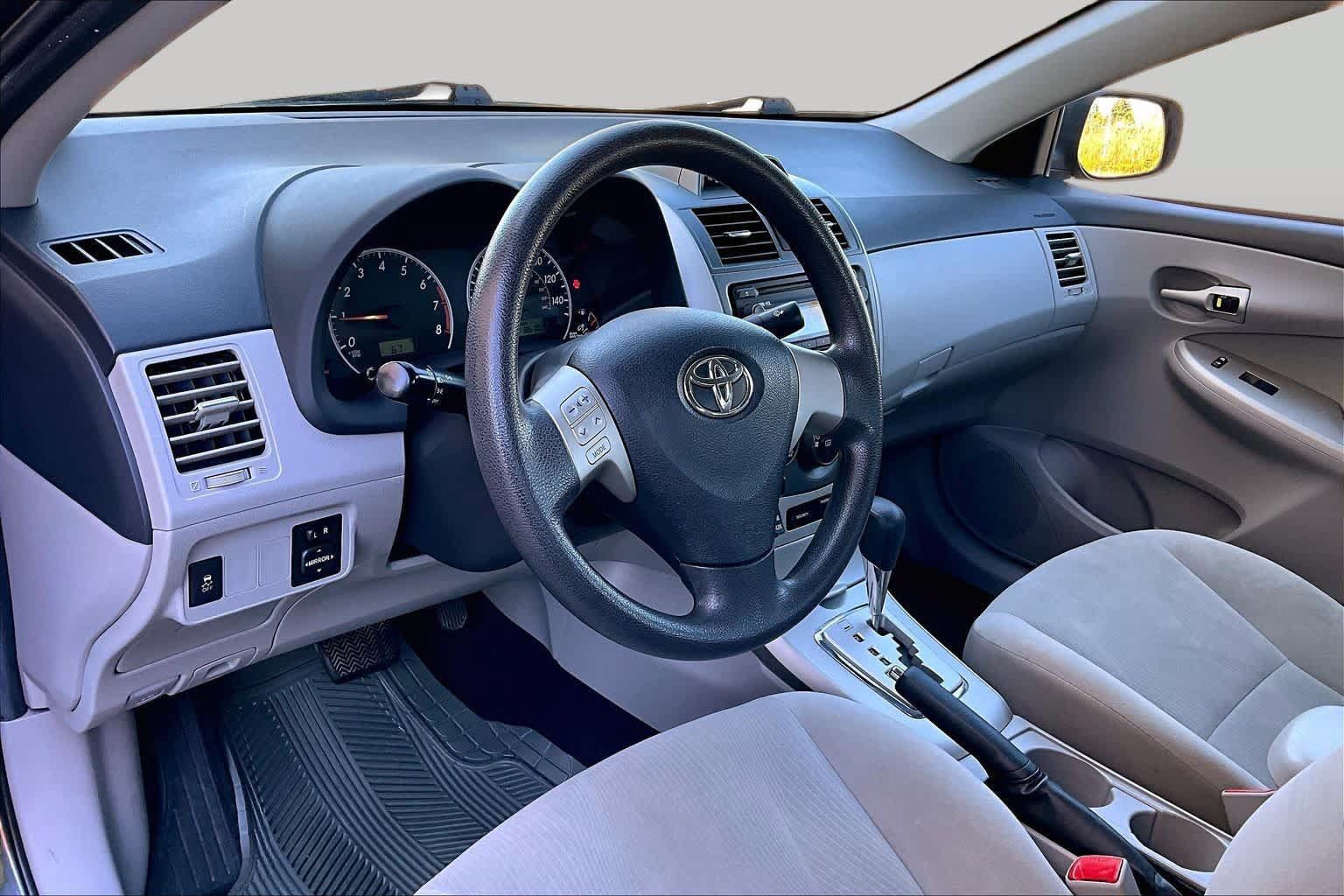 Used 2012 Toyota Corolla LE FWD image 18
