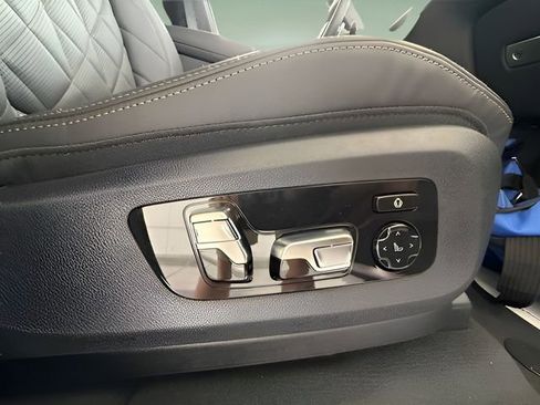 Used 2026 BMW X7 xDrive40i w/ M Sport Package image 37