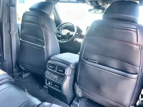 Certified 2025 Honda Pilot Black Edition image 13