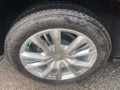 Used 2024 Chevrolet Suburban High Country image 16