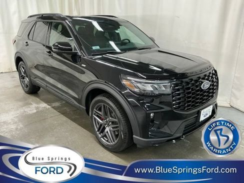 New 2026 Ford Explorer ST-Line w/ ST-Line Street Pack AWD/4WD image 1