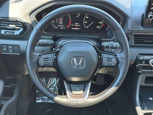Used 2023 Honda Pilot TrailSport image 11