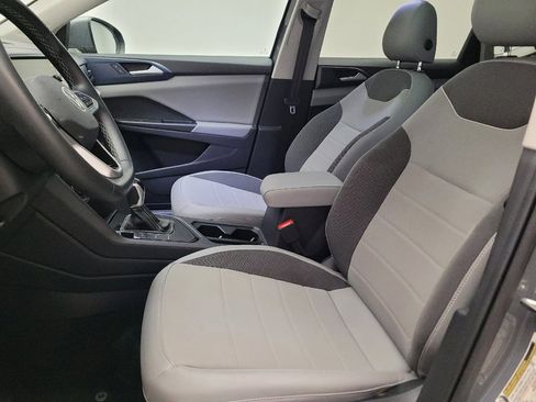 Used 2023 Volkswagen Taos SE w/ Panoramic Sunroof Package FWD image 17