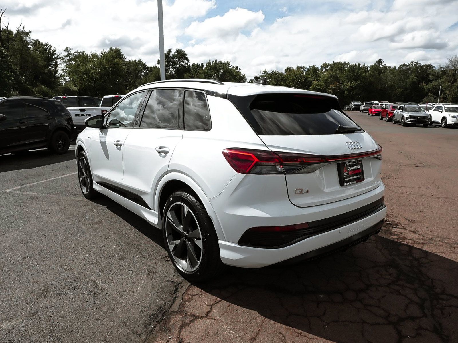 Used 2025 Audi Q4 e-tron Premium w/ Convenience Package AWD/4WD image 4