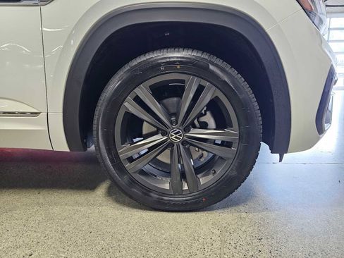 Used 2022 Volkswagen Atlas Cross Sport SEL R-Line AWD/4WD image 9