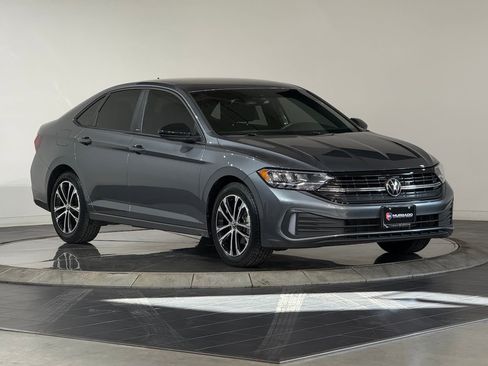 Used 2023 Volkswagen Jetta Sport image 2