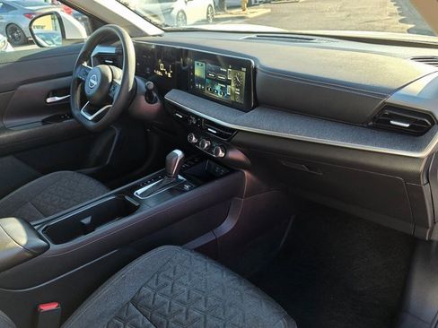 Used 2025 Nissan Kicks SV w/ Illumination Package image 10