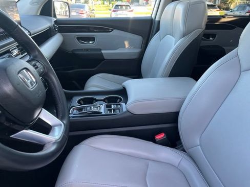 Used 2025 Honda Pilot Touring image 9