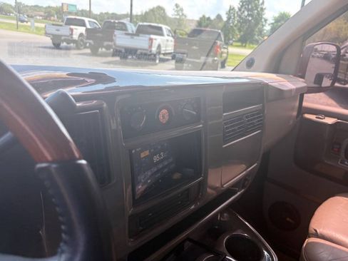 Used 2003 Chevrolet Express 1500 w/ Preferred Equipment Group 4 RWD image 23