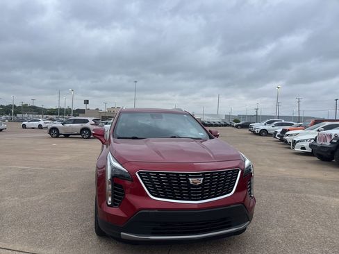 Used 2021 Cadillac XT4 Premium Luxury image 4