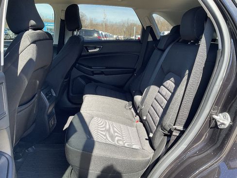 Used 2023 Ford Edge SE w/ Black Appearance Package image 9