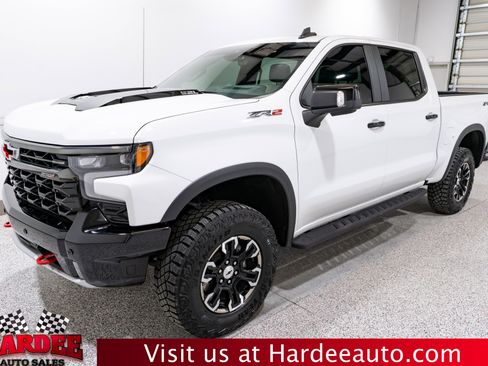 Used 2025 Chevrolet Silverado 1500 ZR2 w/ Technology Package image 2