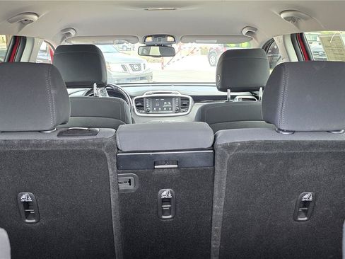 Used 2017 Kia Sorento FWD w/ LX Convenience Package image 11