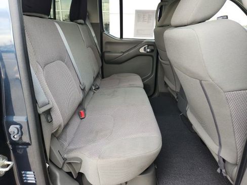 Used 2019 Nissan Frontier SV image 14