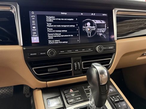 Used 2020 Porsche Macan AWD/4WD image 30