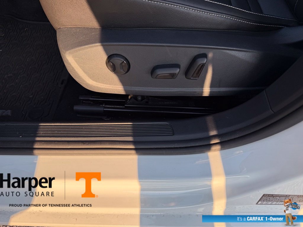 Used 2024 Volkswagen Jetta SE w/ Panoramic Sunroof Package FWD image 18