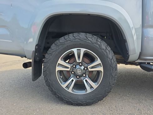 Used 2019 Toyota Tacoma TRD Sport AWD/4WD image 12