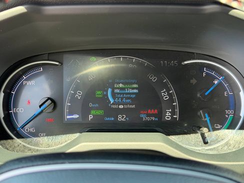 Used 2022 Toyota RAV4 SE w/ Weather & Moonroof Package AWD/4WD image 10