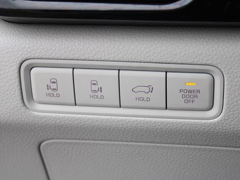 Certified 2022 Kia Carnival EX image 13