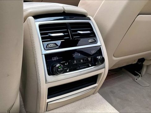 Used 2020 BMW 750i xDrive w/ Executive Package AWD/4WD image 10