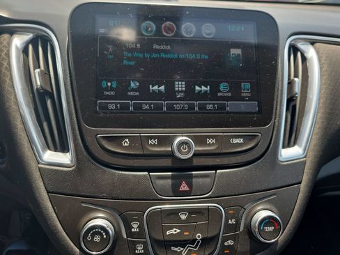 Used 2018 Chevrolet Malibu LT FWD image 11