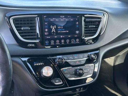 Used 2020 Chrysler Pacifica Touring-L Plus FWD image 14