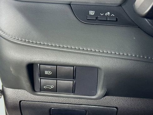 Used 2021 Toyota Highlander XLE image 10