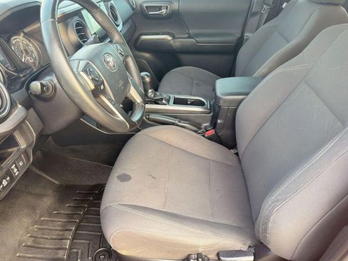 Used 2018 Toyota Tacoma TRD Sport w/ Technology Package image 5